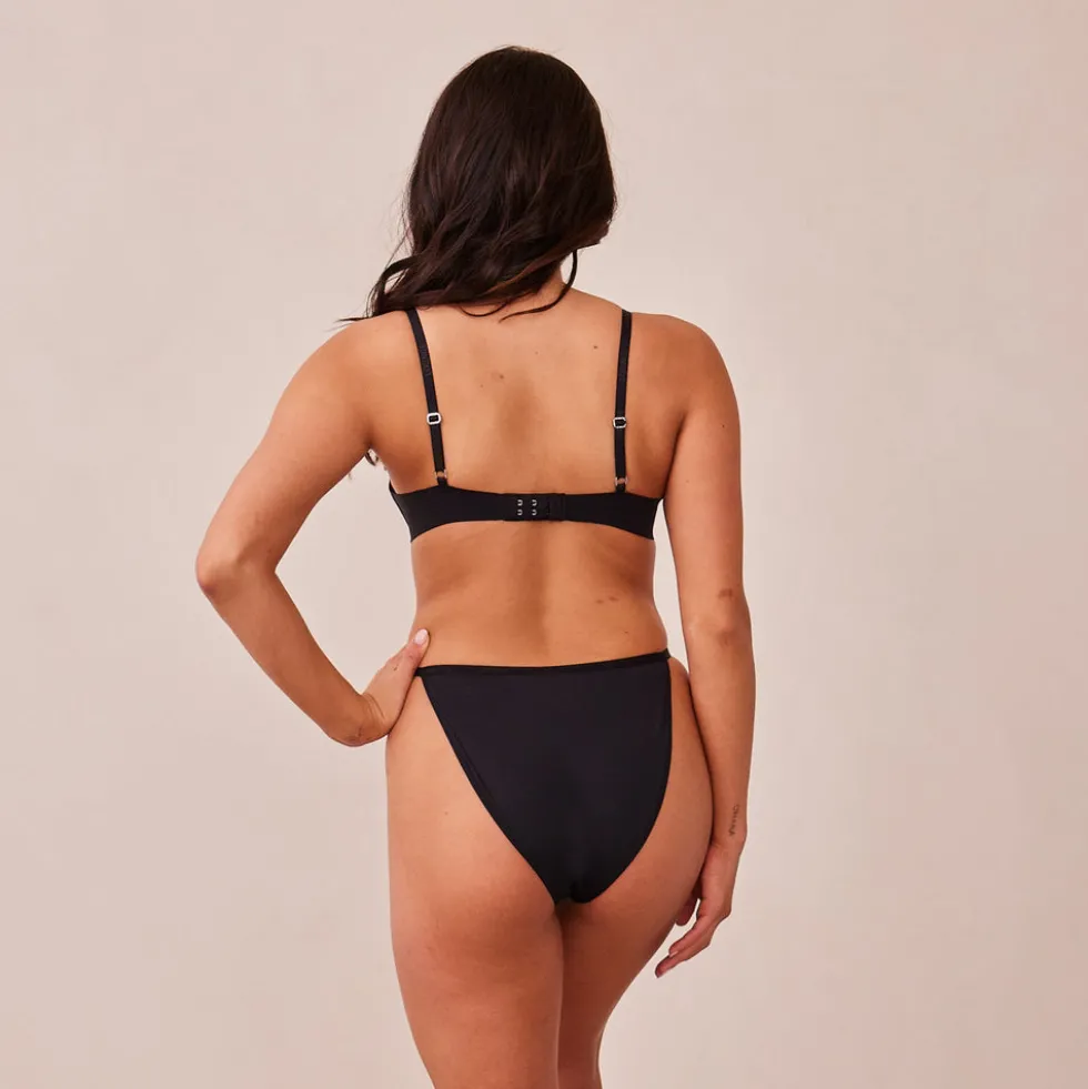 Light Bügelloser Plunge T-shirt BH und String/Slip Set - Schwarz