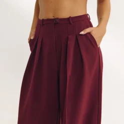 Taillierte Hose mit Weitem Bein - Kirschlack